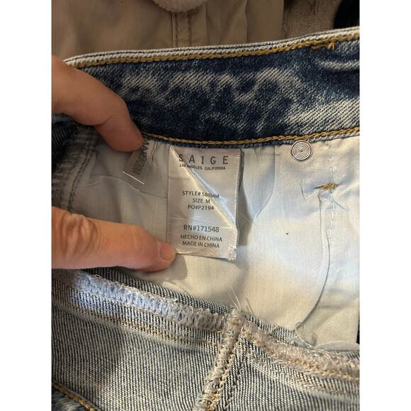 Saige Medium Wash High Rise Western Embroidery Shorts, Medium NWT - Picture 9 of 9